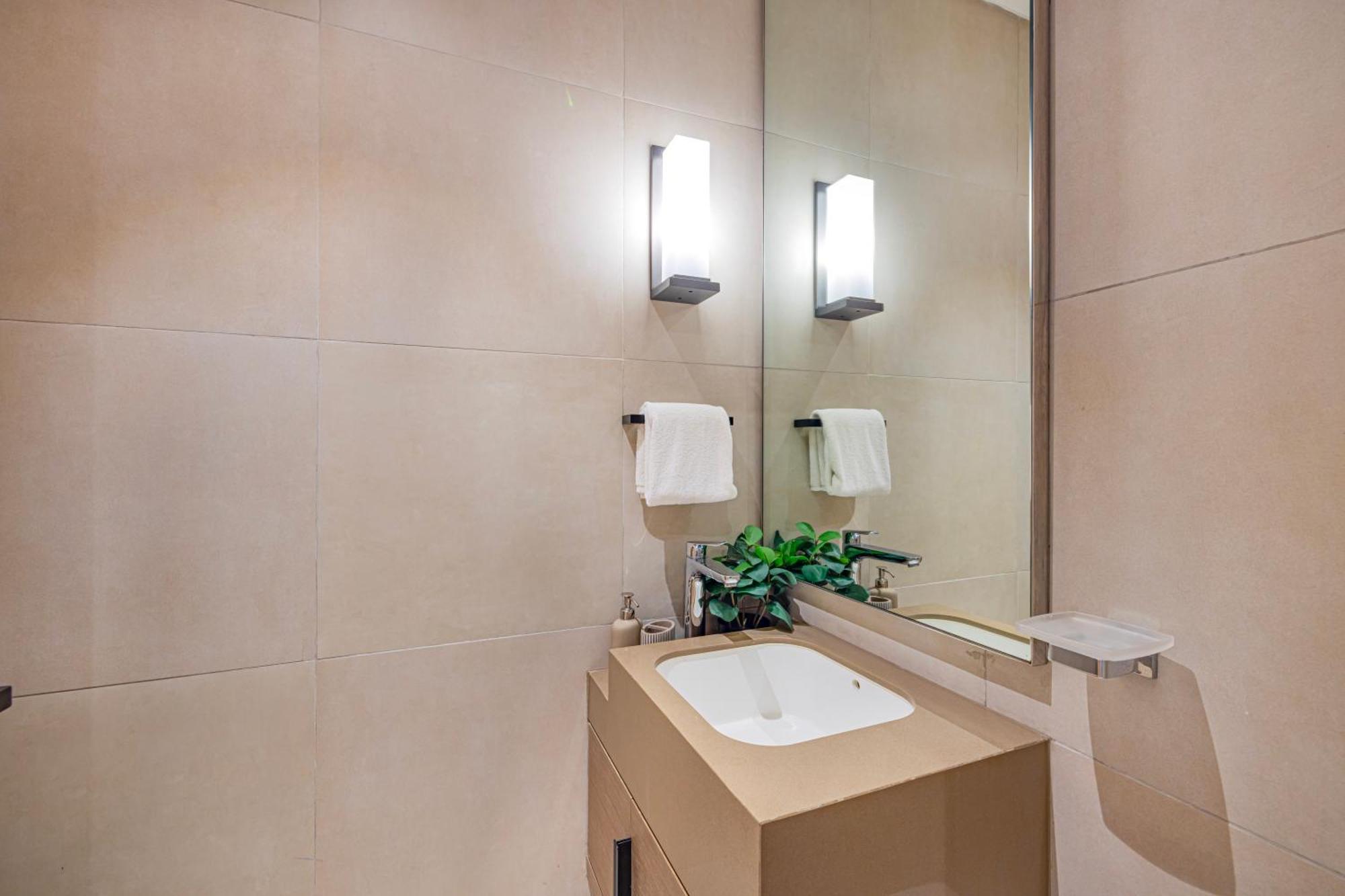 Daniels 3br Maids In Address Jbr Eye View Dubai